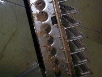 przegląd pieca Termet - zakurzone wloty powietrza injektorów